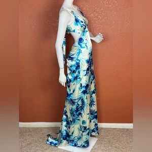 Niki Livas Vintage Tropical Floral Blue and White Maxi Dress Size 6. E30